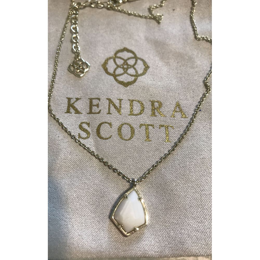 Kendra Scott Cory Necklace Ivory Mother Of Pearl 18" Gold Tone Chain NWOT w Bag